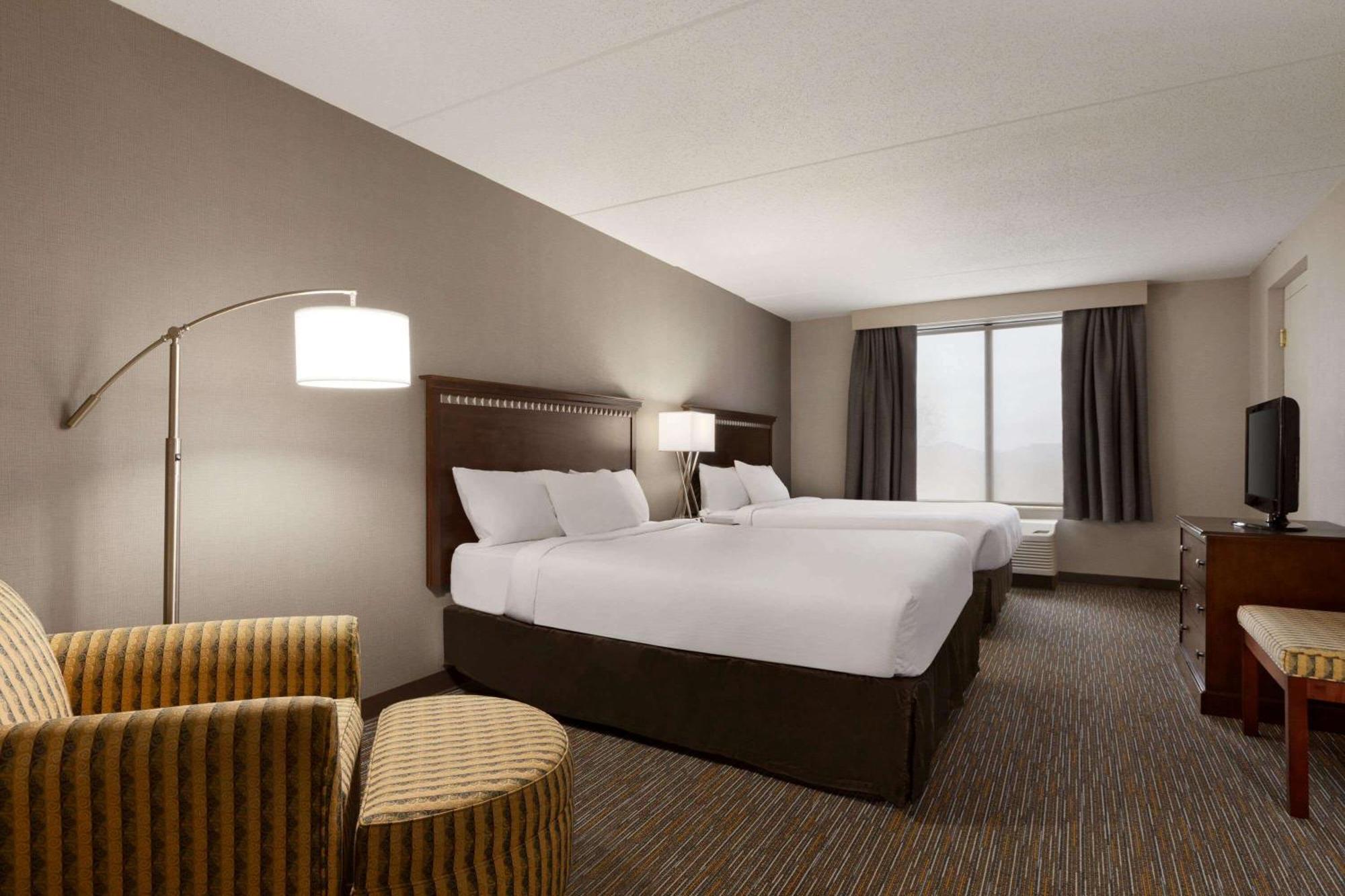 Queen Room with Two Queen Beds and Bath Tub - Mobility Accessible/Non-Smoking